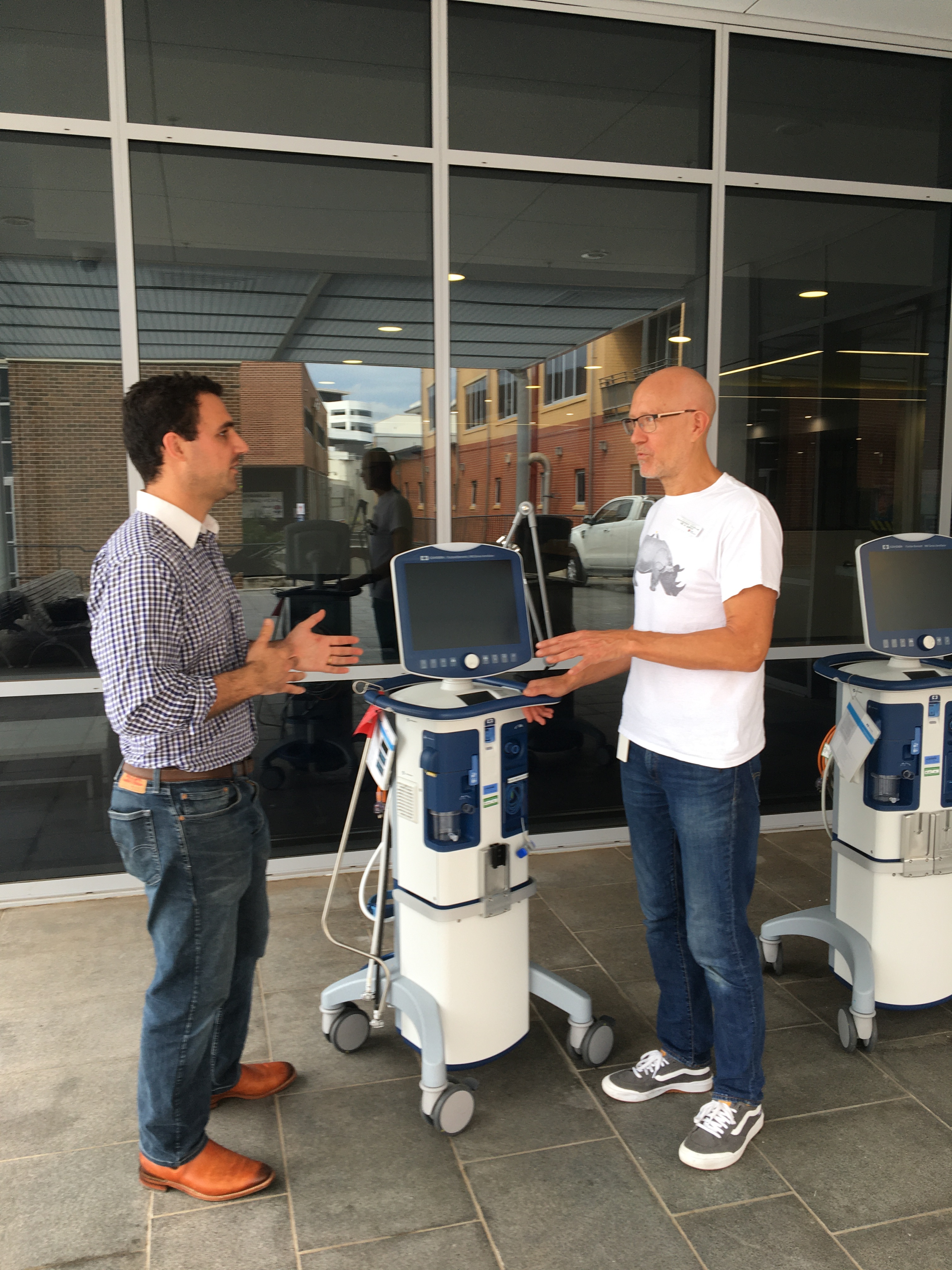Tibra Foundation discusses the donated equipment with Wollongong doctors