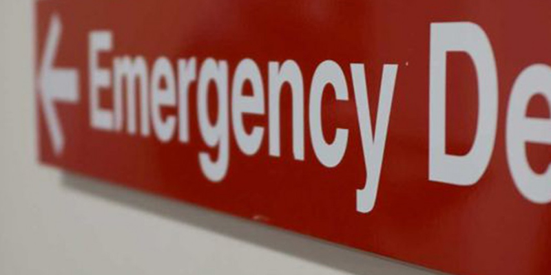 Emergency department sign on hospital wall